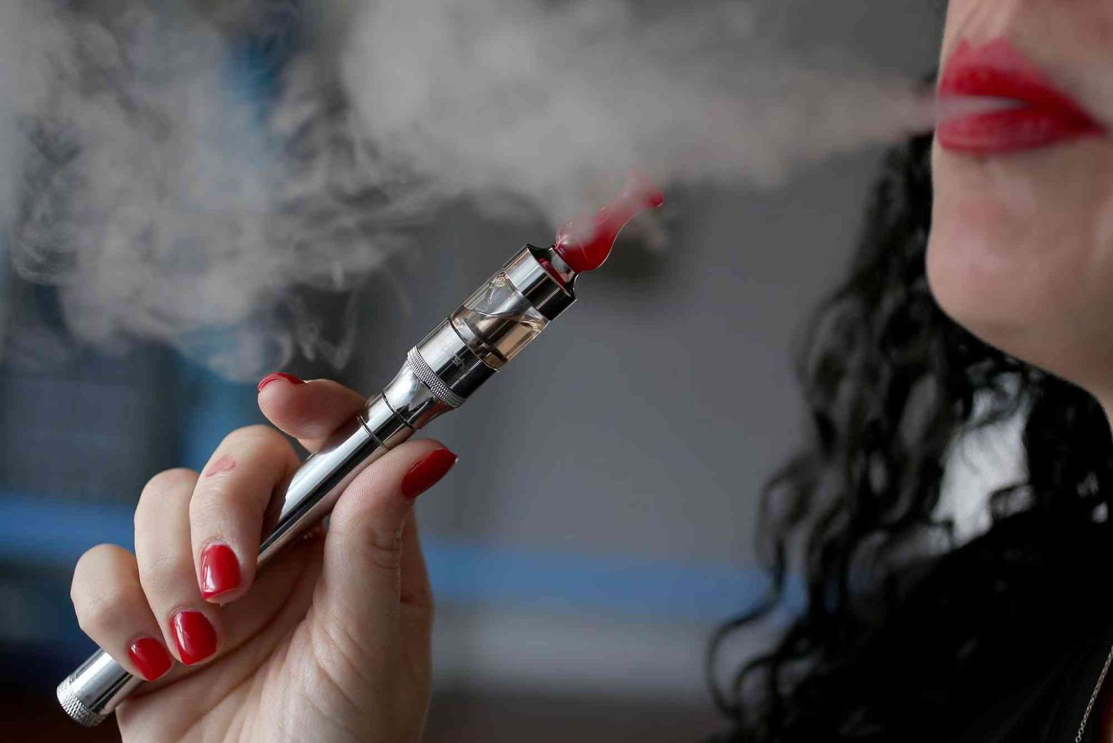 Vaping And the Role of Smart Fashion in 2025